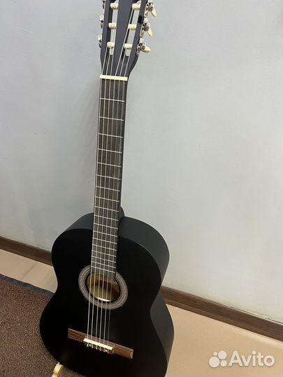 Классическая гитара черная