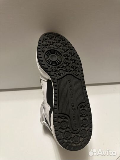 Кроссовки adidas