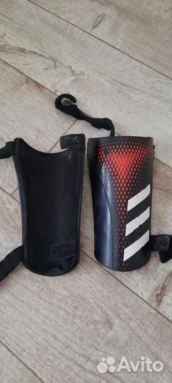 Детские футбольные щитки adidas predator