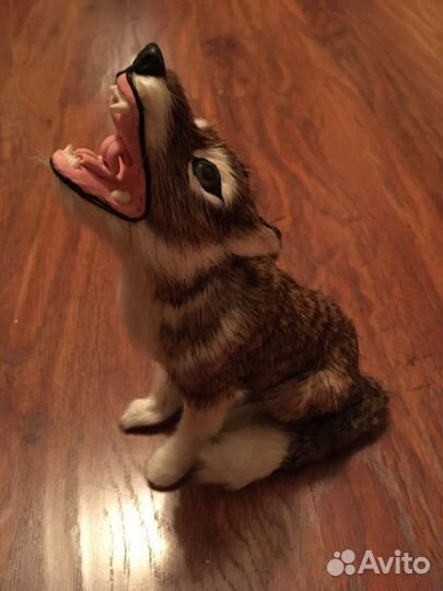 Статуэтка волк из натурального меха