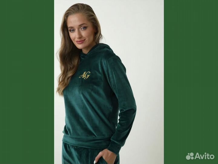 Велюровый спортивный костюм женский