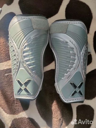 Щитки футбольные