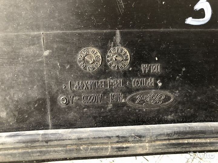 Жабо решетка стеклоочистителя Ford Focus 2