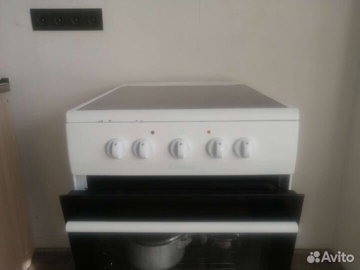 Плита электрическая стеклокерамика Hansa