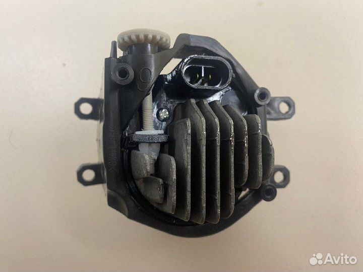 Туманка toyota avensis AZT25 03-08 (LED)