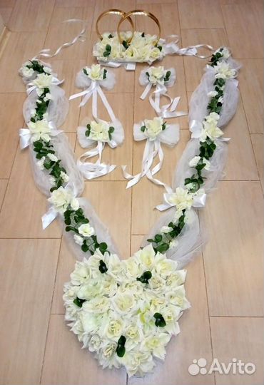 Свадебные украшения на машину