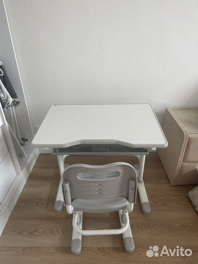 Детский письменный стол