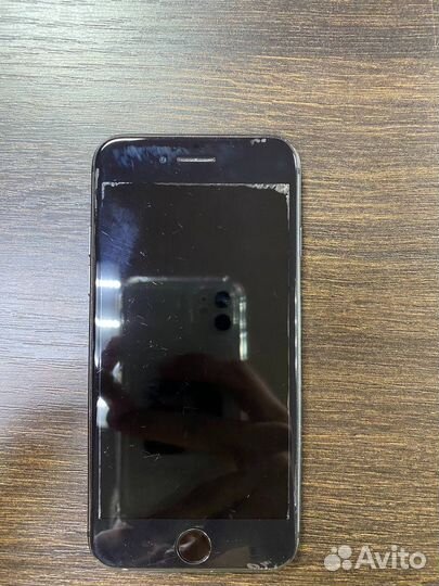 Телефон iPhone 8