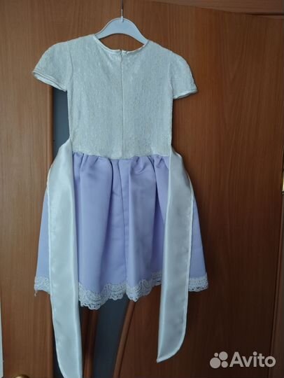 Продам красивое платье на девочку лет 4-5