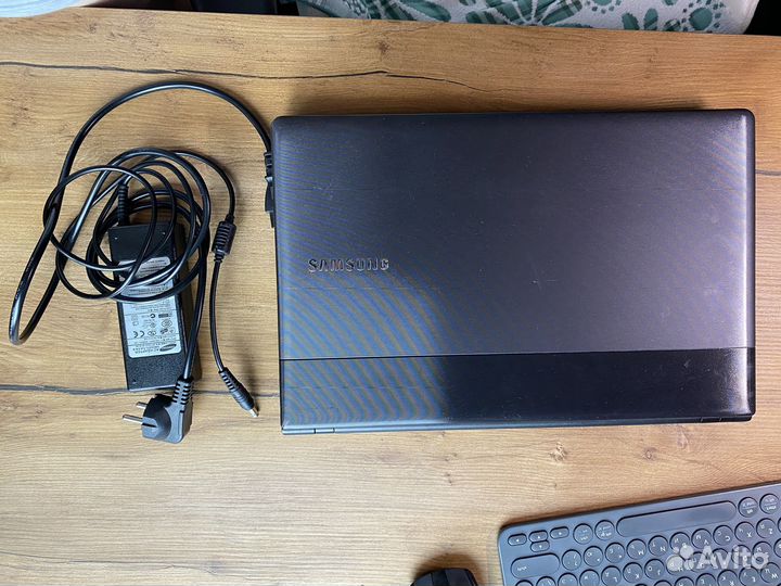 Ноутбук samsung 15 np300e5c 8 gb + SSD