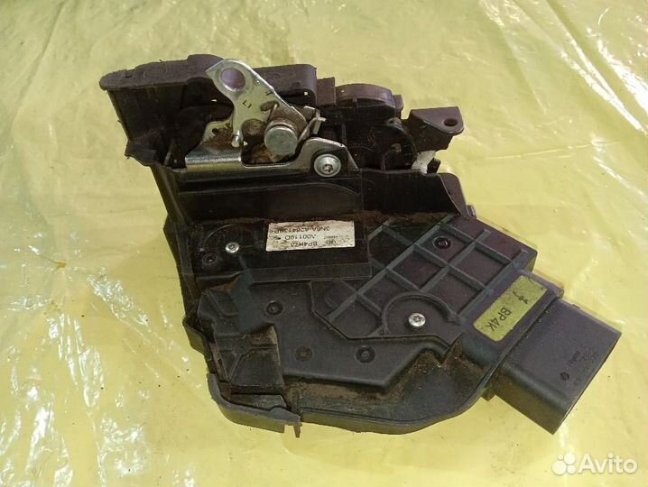 Замок двери задней левой Mazda 3 BK Z6 2005