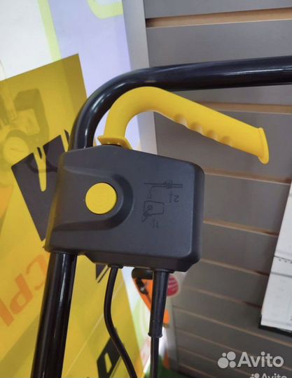 Аэратор скарификатор электрический Huter