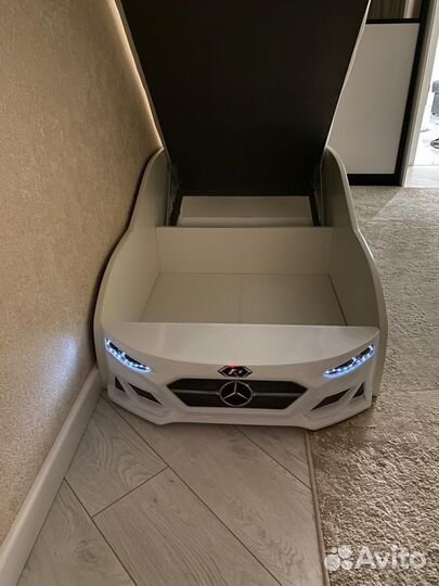 Детская кровать машина