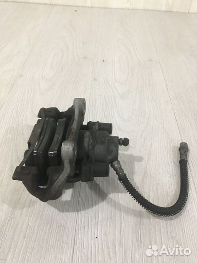 Суппорт тормозной задний левый Mercedes Benz E230