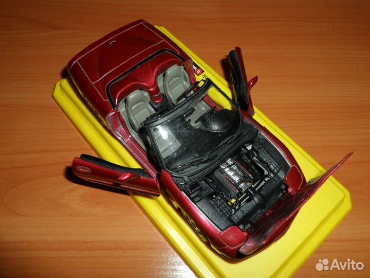 Машинка Chevrolet Corvette Convertible 1/24