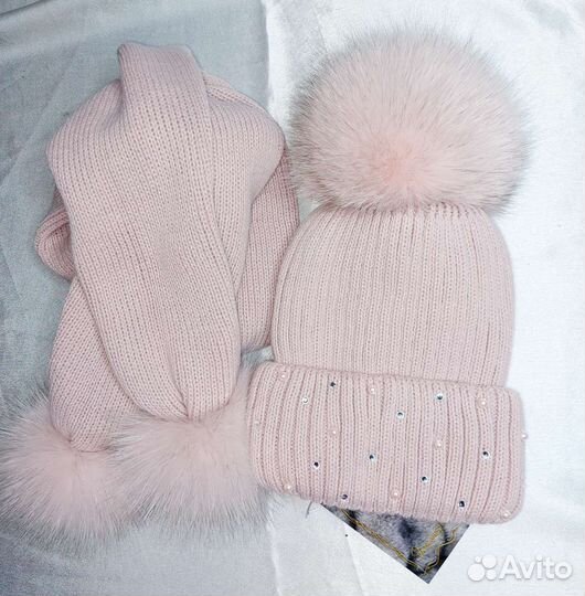 Шапка и шарф с натуральными помпонами