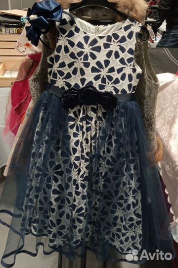 Платья разные 2-7 лет бу