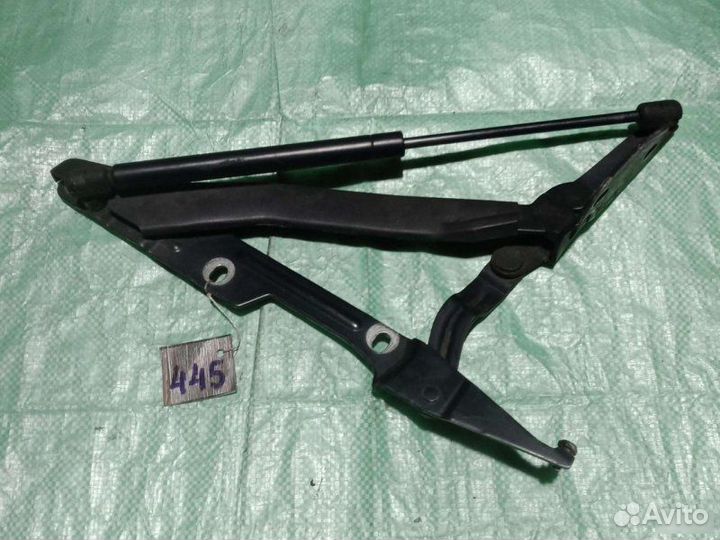 Петля багажника левая Audi A6 C4