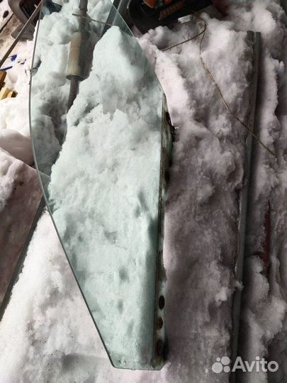 Стекло двери переднее левое Subaru Forester SG 2.5