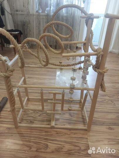 Стенд для попугаев