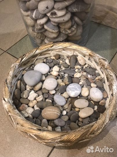 Камни морские-округлая галька,ракушки