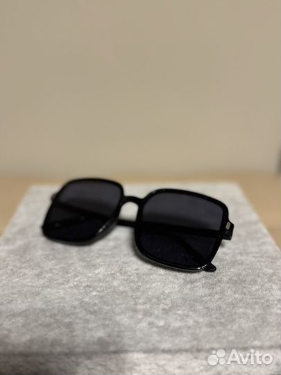 Солнцезащитные очки разные
