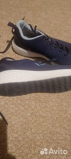 Кроссовки женские