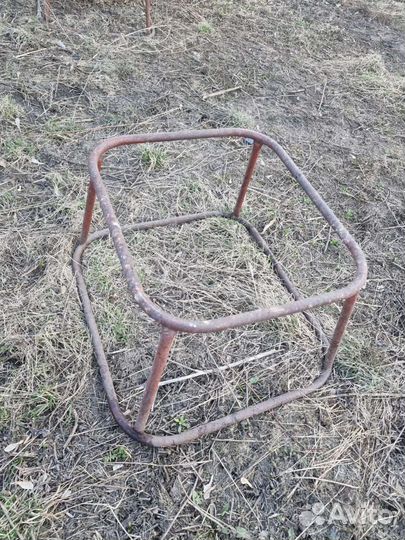 Улья, подставки для ульев