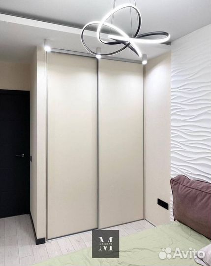 Книжный шкаф