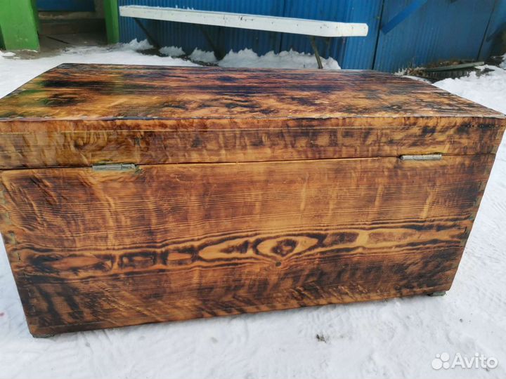 Сундук старинный