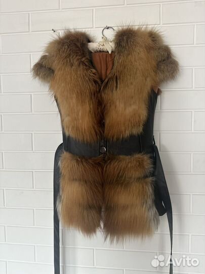 Жилетка кожаная с мехом лисы