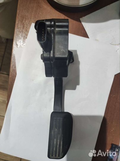 Педаль газа Toyota Land Cruiser 200