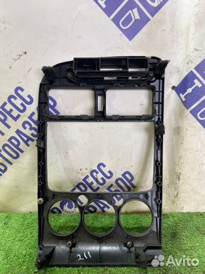 Накладка центральной консоли Toyota Avensis