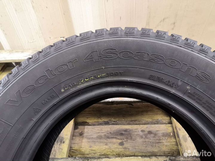 Goodyear Vector 4Seasons 215/70 R16