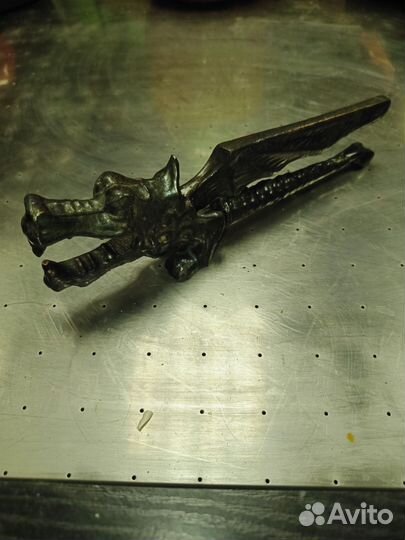 Орехокол дракон