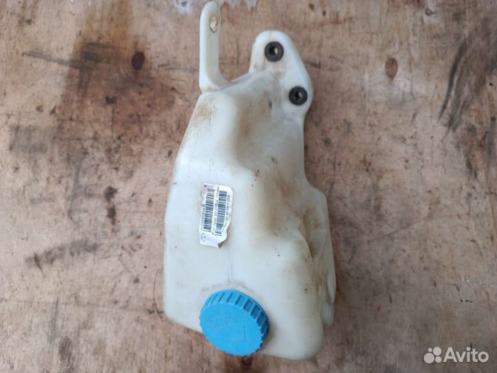 Бачок омывателя Приора