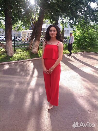 Комбинезон красный праздничный