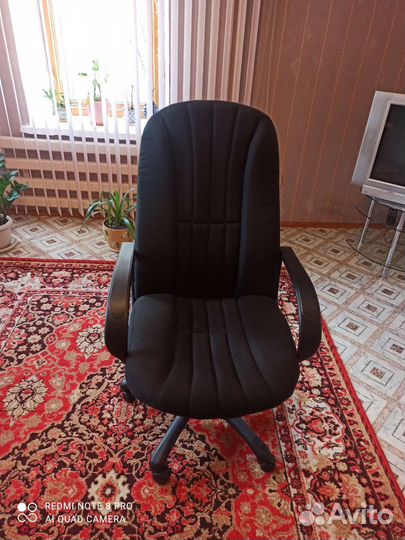 Офисное кресло руководителя