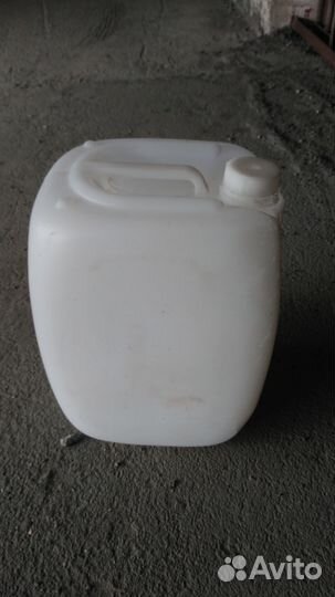 Продаю 2 канистры