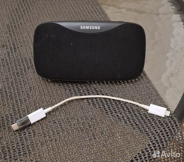 Продаю музыкальную колонку samsung level box slim