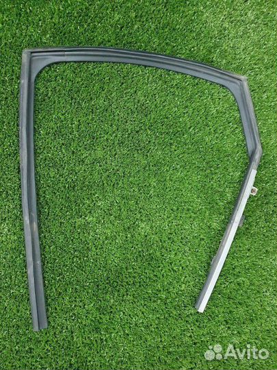 Уплотнитель стекла задний левый Mazda Cx-5 (Kf) Ii