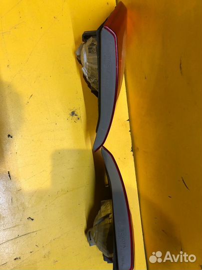 Фонарь задний внутренний Toyota Corolla 2006–2010