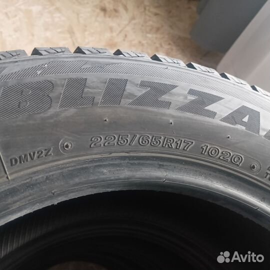 Bridgestone Blizzak DM-V2 225/65 R17