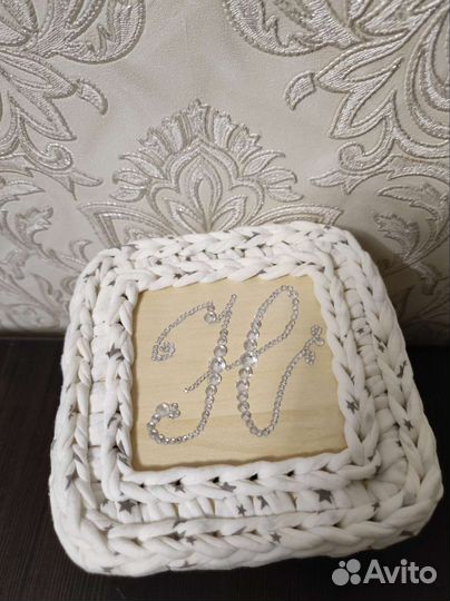 Шкатулка из трикотажной пряжи с кристаллами