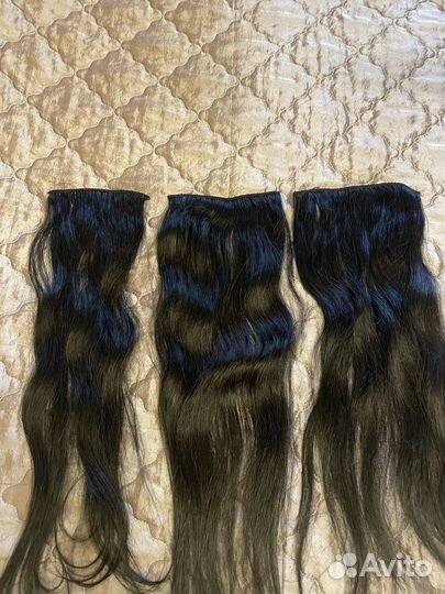 Волосы на заколках черные