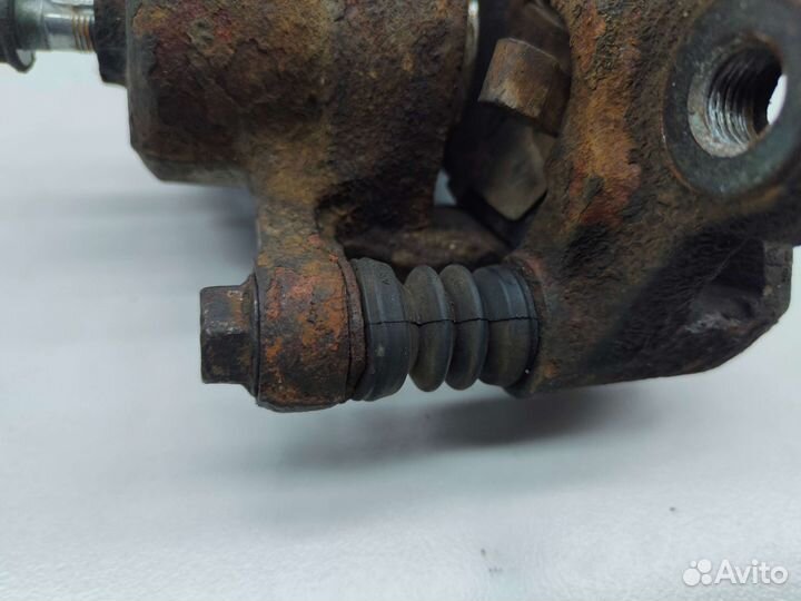 Суппорт передний правый Suzuki Swift MA 1997 г.в