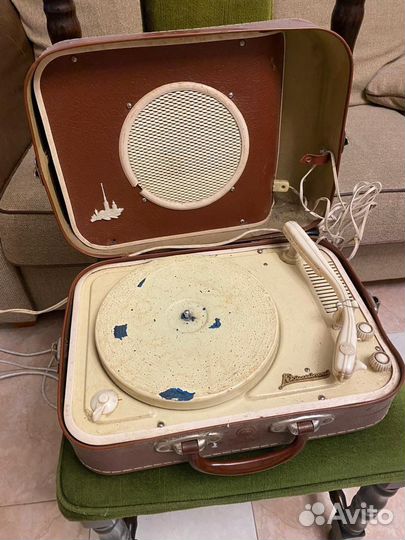 Проигрыватель винила Юбилейный