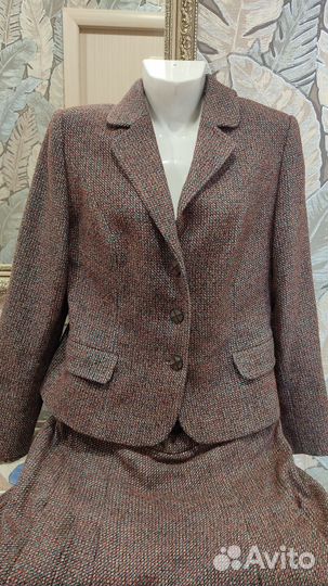 Костюм женский юбка и пиджак 46