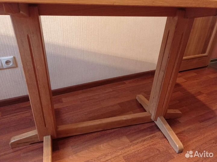 Стол и табуретки