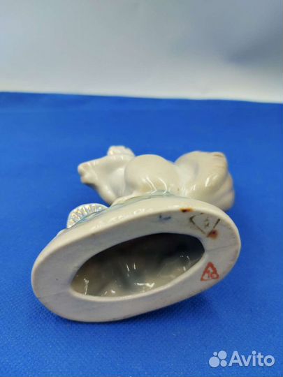 Статуэтка фарфор 